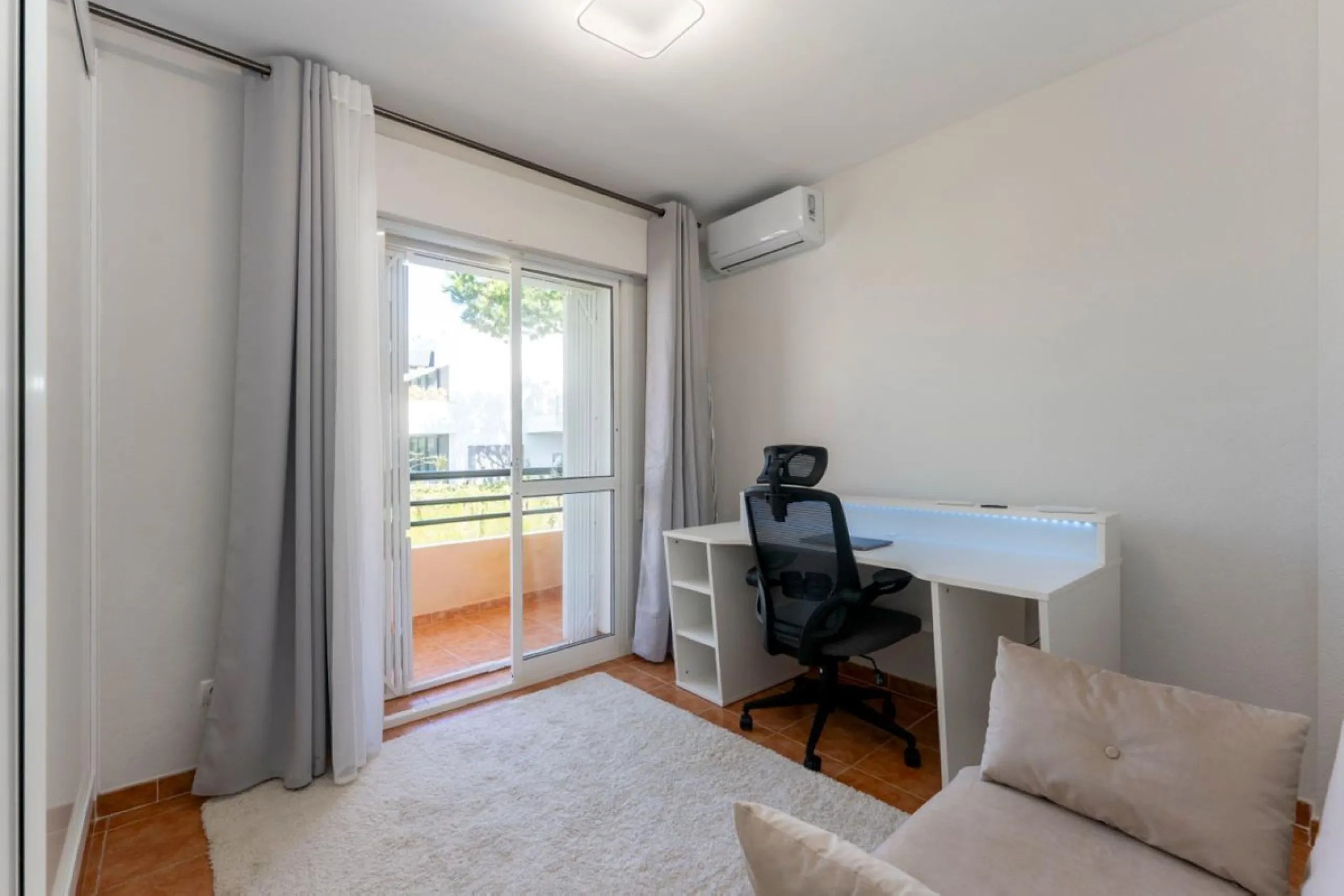 Fabulous location, fabulous house, fabulous views!!!  This semi detached newly refurbished property is located   in Artola Alta, Marbella...just a short walk into the pretty marina of Cabopino, with its luxury yachts, bars, restaurants and famous sandy be