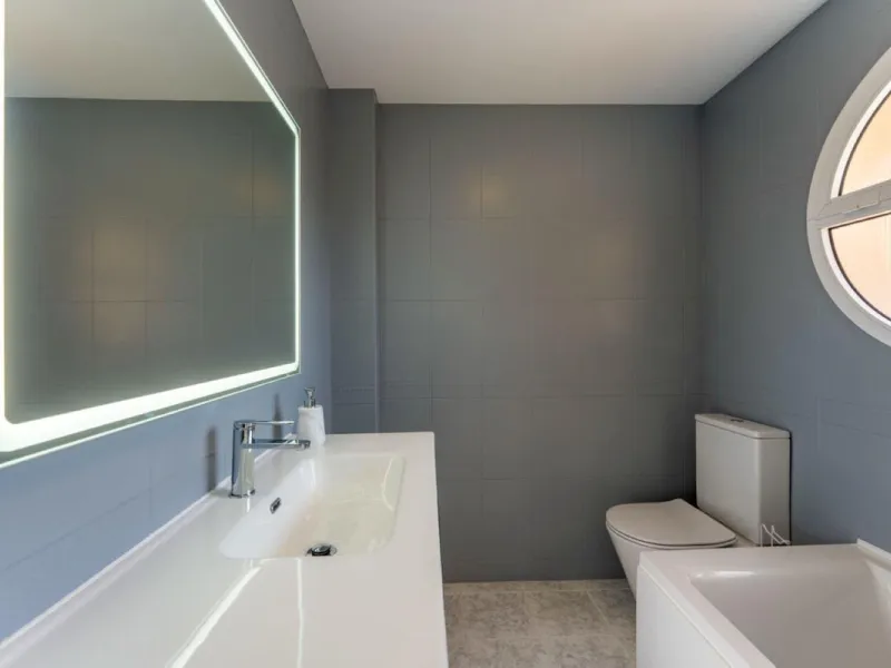 Fabulous location, fabulous house, fabulous views!!!  This semi detached newly refurbished property is located   in Artola Alta, Marbella...just a short walk into the pretty marina of Cabopino, with its luxury yachts, bars, restaurants and famous sandy be