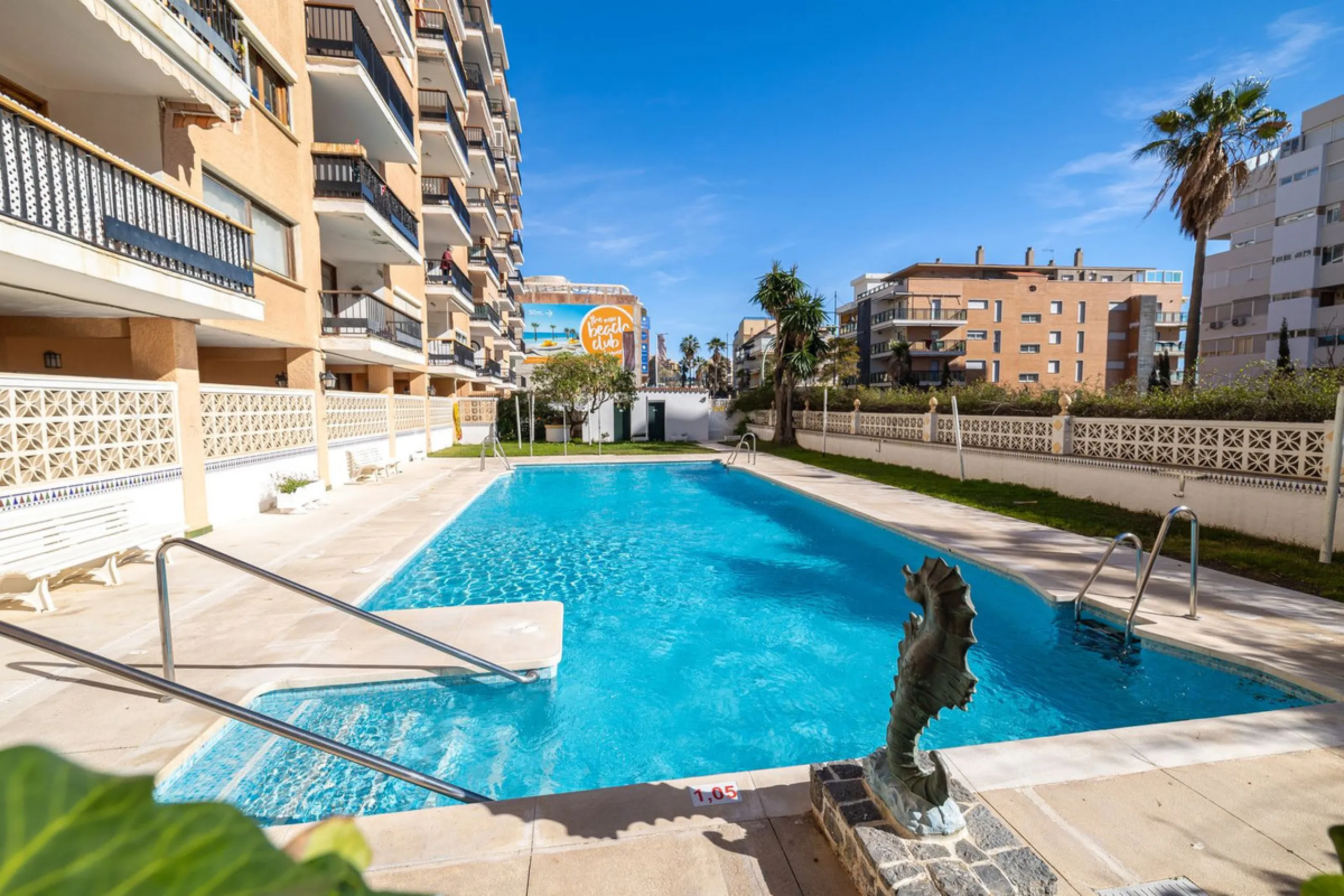 Apartment - Middle Floor Apartment в продаже в Fuengirola, Málaga. В доме 2 спален и 2 ванных комнат. Площадь дома 75 м²