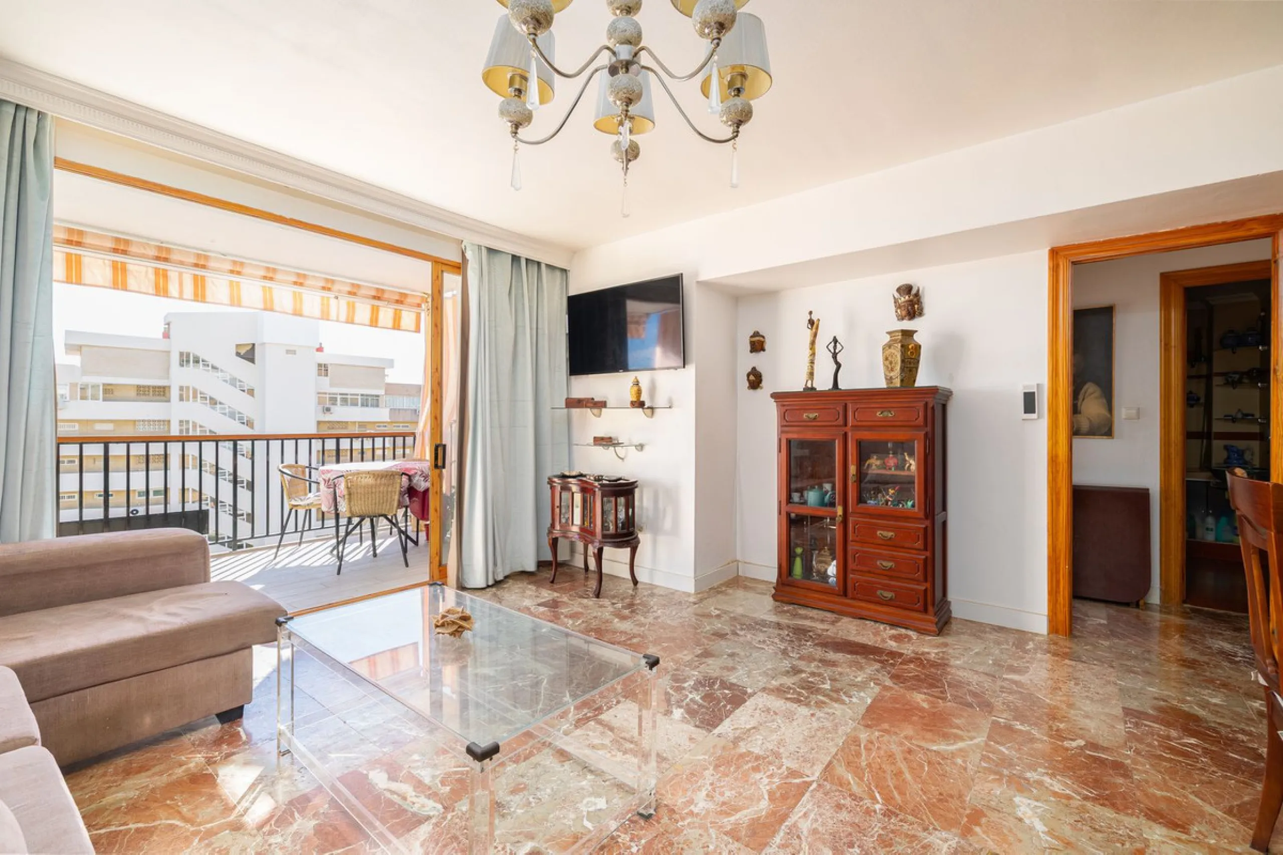 Apartment - Middle Floor Apartment в продаже в Fuengirola, Málaga. В доме 2 спален и 2 ванных комнат. Площадь дома 75 м²