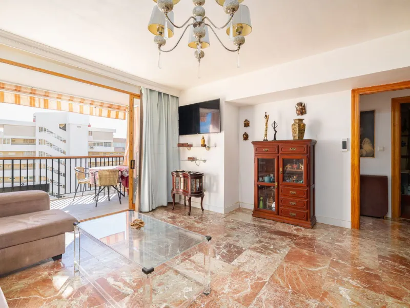 Apartment - Middle Floor Apartment в продаже в Fuengirola, Málaga. В доме 2 спален и 2 ванных комнат. Площадь дома 75 м²