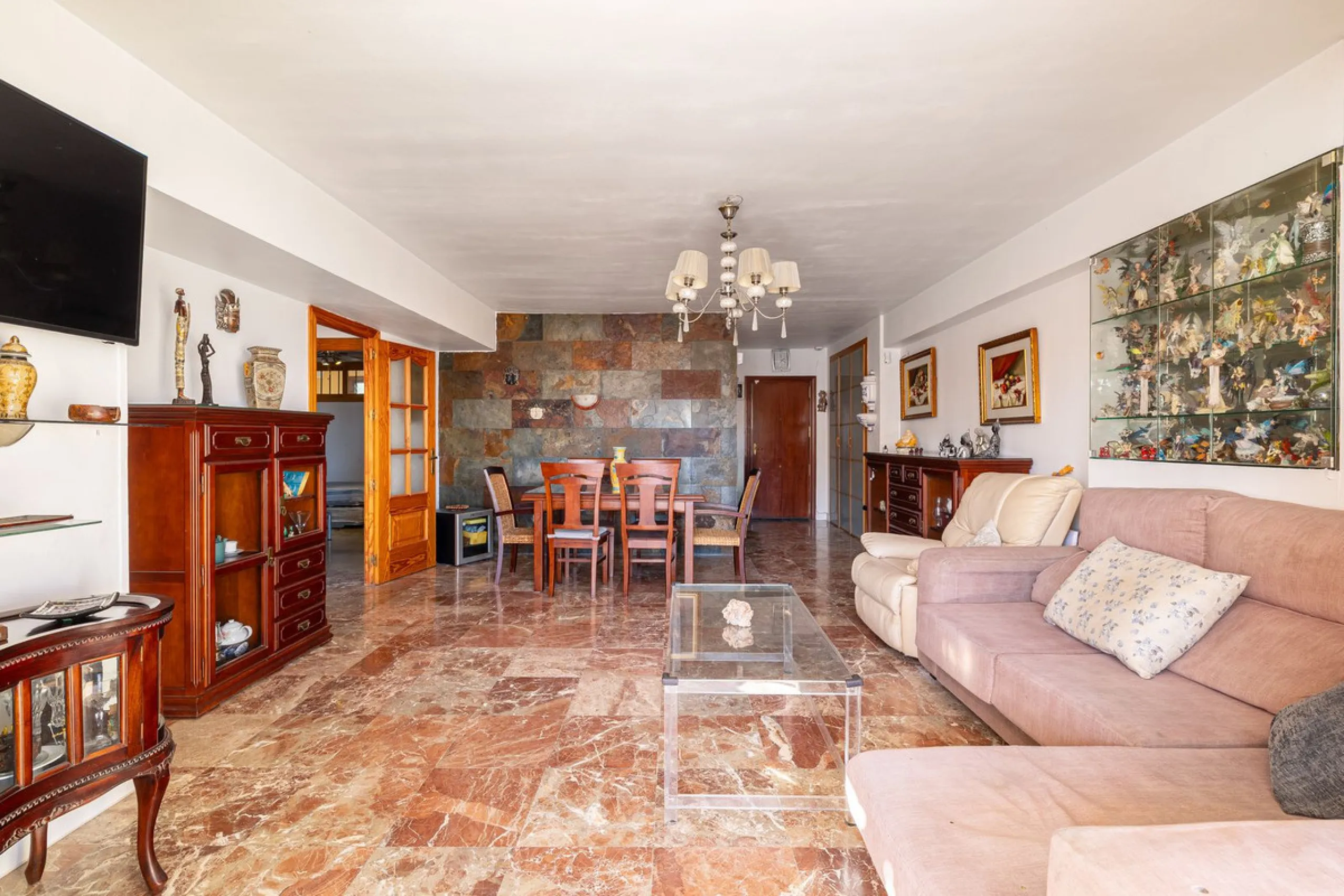 Apartment - Middle Floor Apartment в продаже в Fuengirola, Málaga. В доме 2 спален и 2 ванных комнат. Площадь дома 75 м²