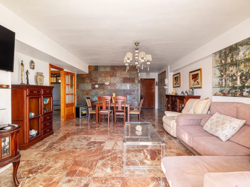 Apartment - Middle Floor Apartment в продаже в Fuengirola, Málaga. В доме 2 спален и 2 ванных комнат. Площадь дома 75 м²