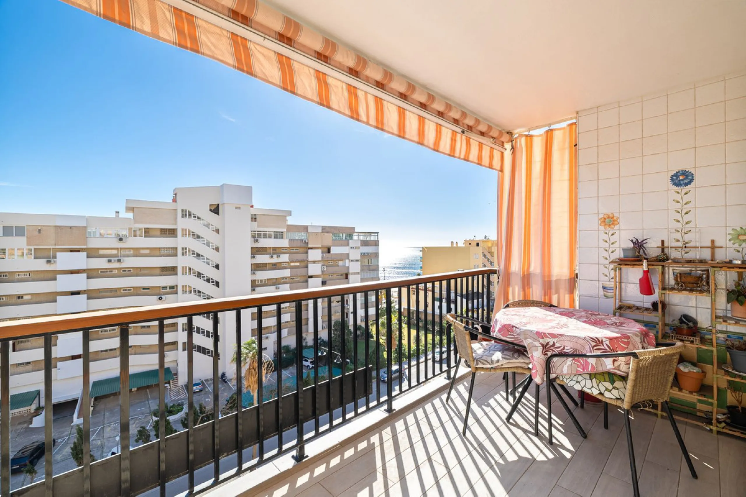 Apartment - Middle Floor Apartment в продаже в Fuengirola, Málaga. В доме 2 спален и 2 ванных комнат. Площадь дома 75 м²