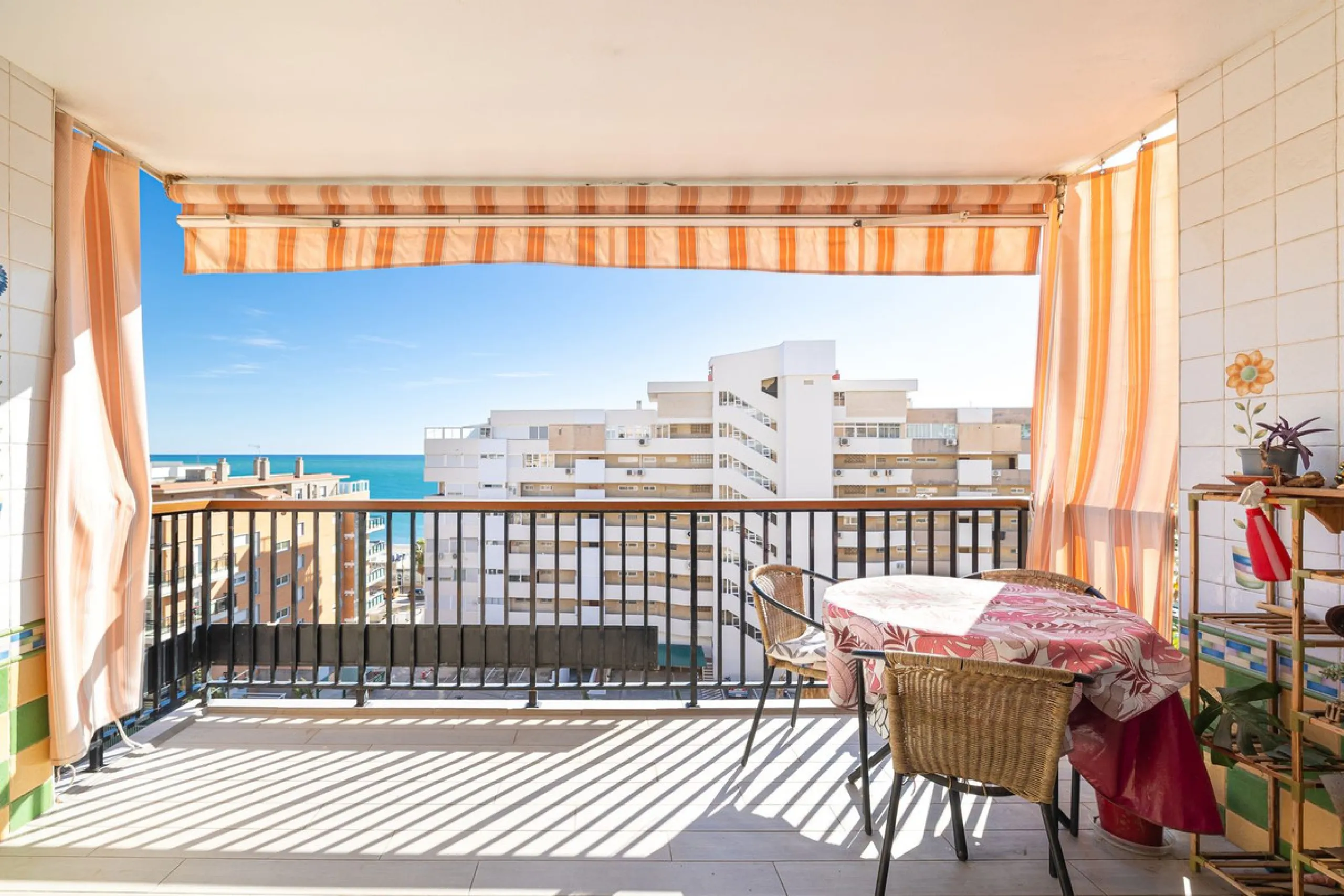 Apartment - Middle Floor Apartment в продаже в Fuengirola, Málaga. В доме 2 спален и 2 ванных комнат. Площадь дома 75 м²