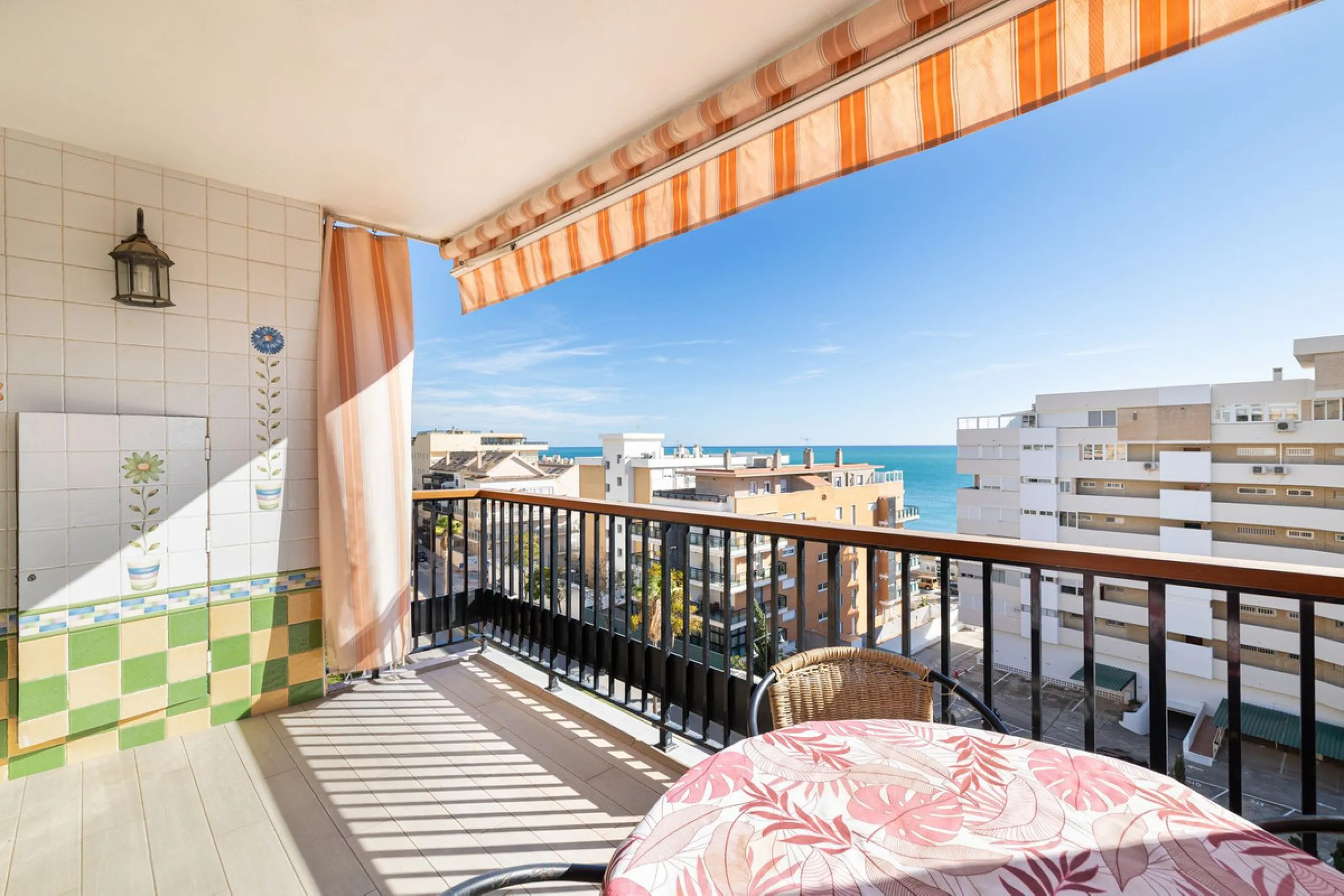 Apartment - Middle Floor Apartment в продаже в Fuengirola, Málaga. В доме 2 спален и 2 ванных комнат. Площадь дома 75 м²