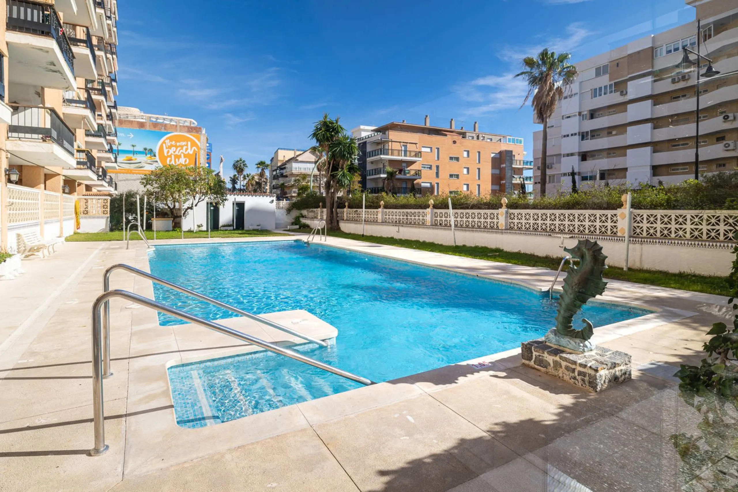 Apartment - Middle Floor Apartment в продаже в Fuengirola, Málaga. В доме 2 спален и 2 ванных комнат. Площадь дома 75 м²