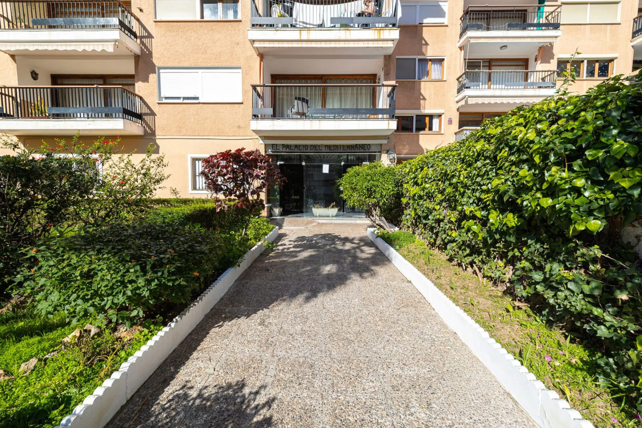 Apartment - Middle Floor Apartment в продаже в Fuengirola, Málaga. В доме 2 спален и 2 ванных комнат. Площадь дома 75 м²