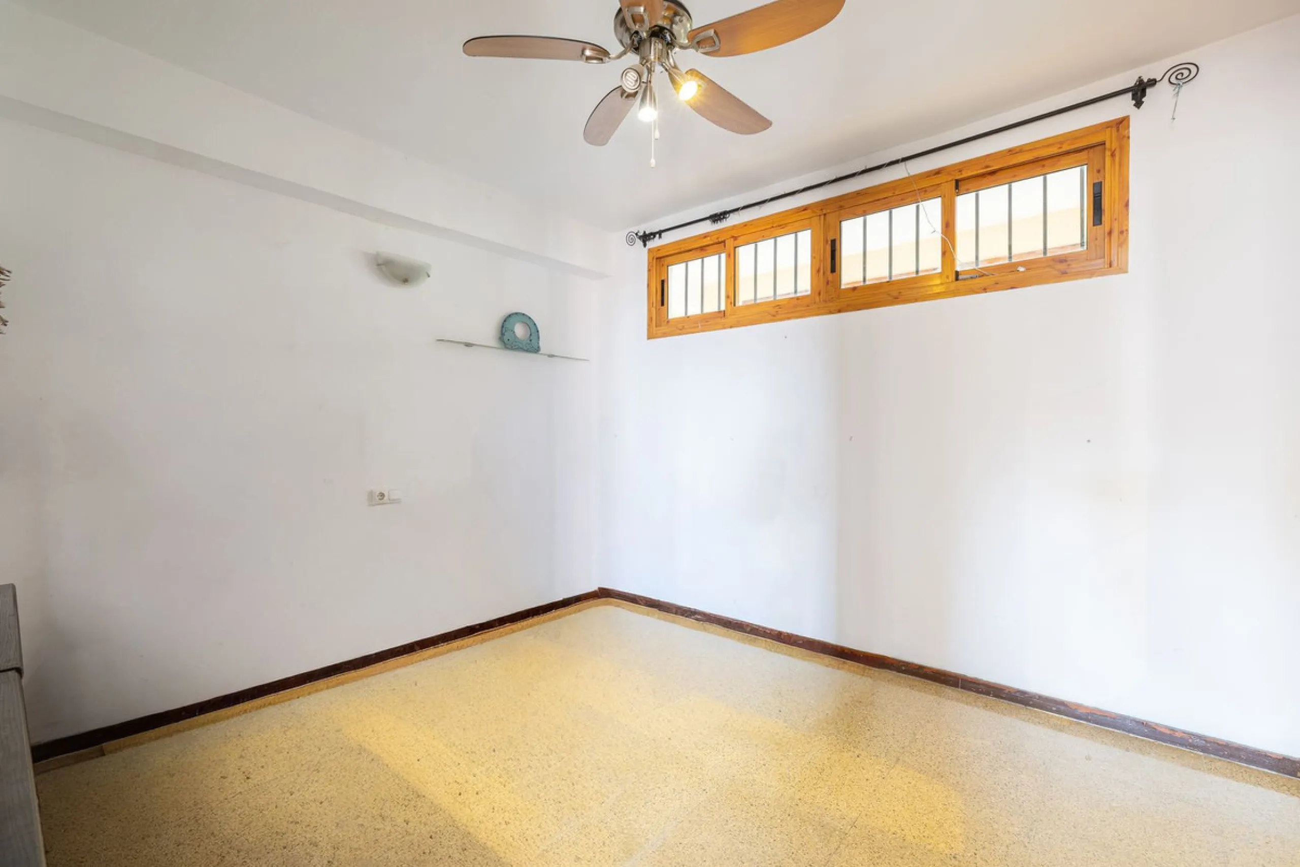 Apartment - Middle Floor Apartment в продаже в Fuengirola, Málaga. В доме 2 спален и 2 ванных комнат. Площадь дома 75 м²