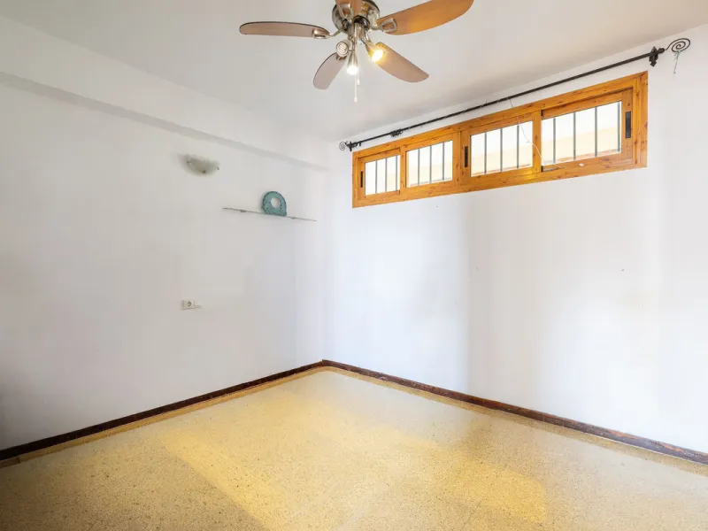 Apartment - Middle Floor Apartment в продаже в Fuengirola, Málaga. В доме 2 спален и 2 ванных комнат. Площадь дома 75 м²