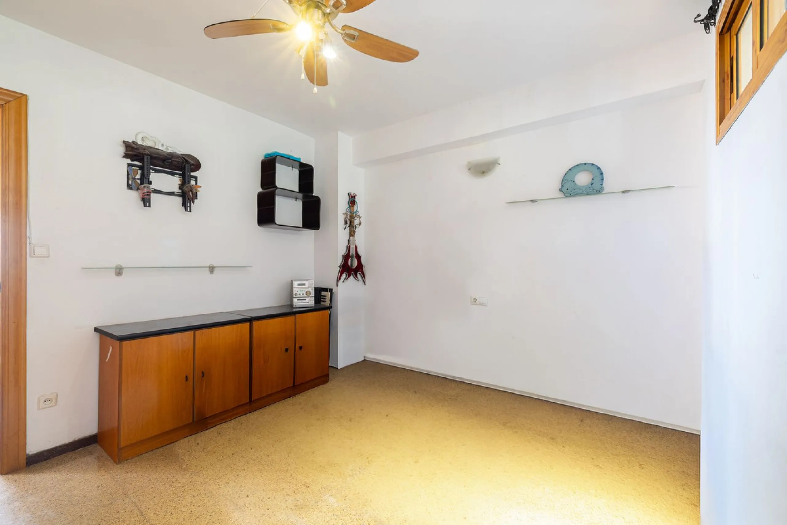 Apartment - Middle Floor Apartment в продаже в Fuengirola, Málaga. В доме 2 спален и 2 ванных комнат. Площадь дома 75 м²