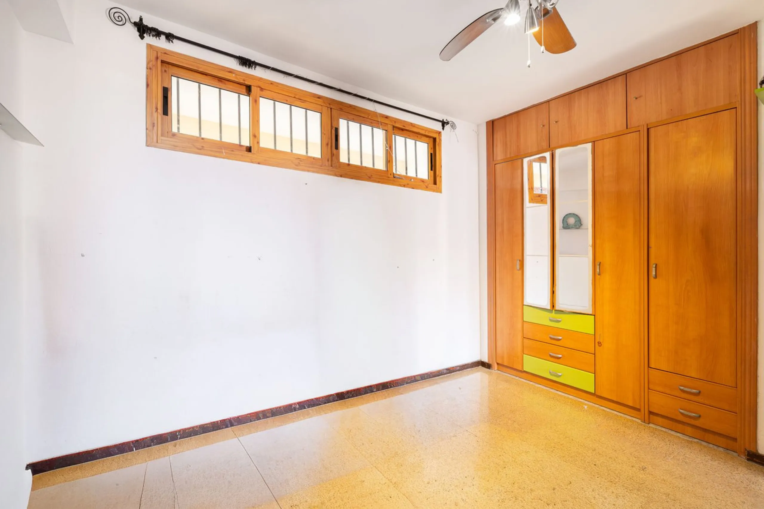 Apartment - Middle Floor Apartment в продаже в Fuengirola, Málaga. В доме 2 спален и 2 ванных комнат. Площадь дома 75 м²