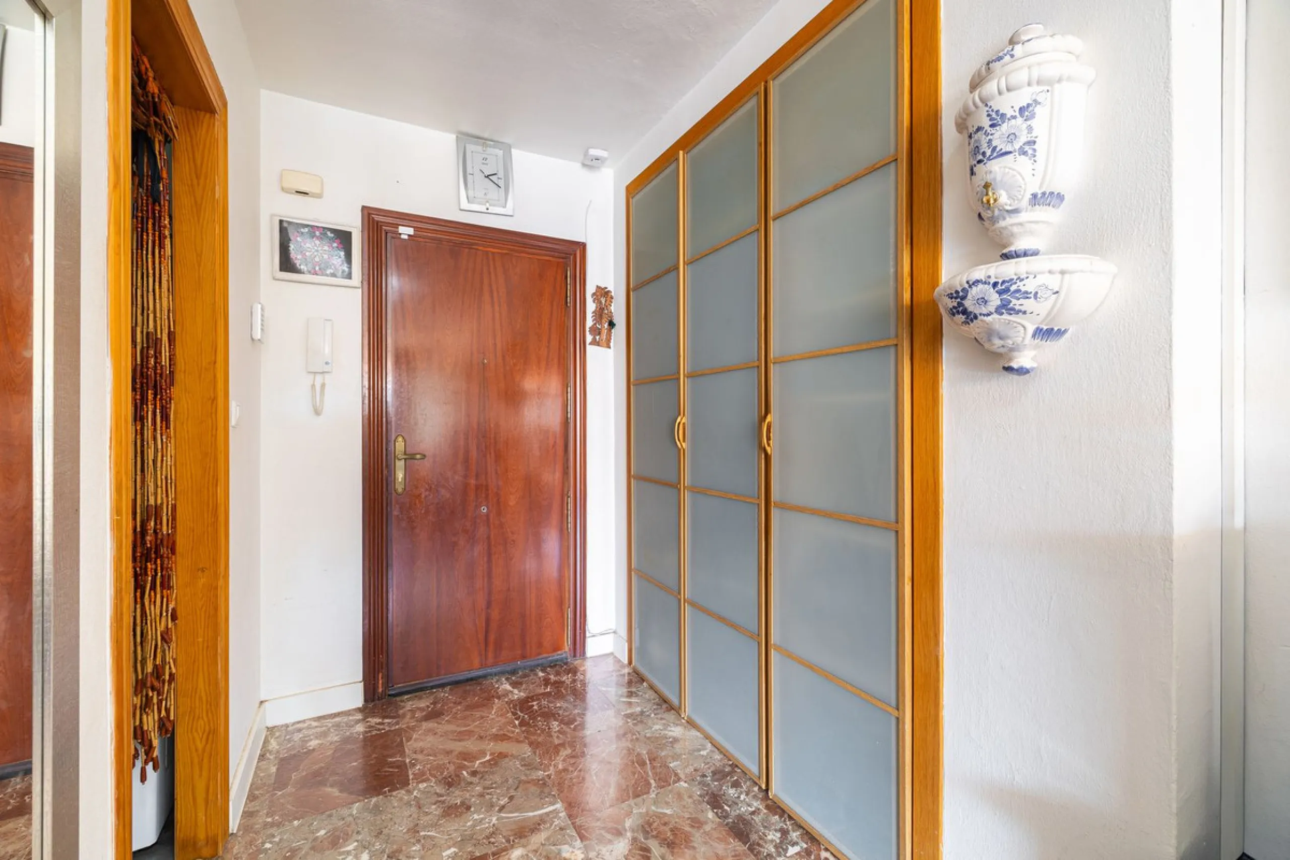 Apartment - Middle Floor Apartment в продаже в Fuengirola, Málaga. В доме 2 спален и 2 ванных комнат. Площадь дома 75 м²