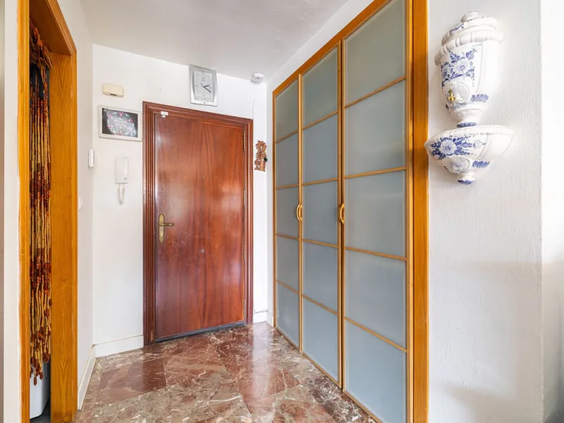 Apartment - Middle Floor Apartment в продаже в Fuengirola, Málaga. В доме 2 спален и 2 ванных комнат. Площадь дома 75 м²