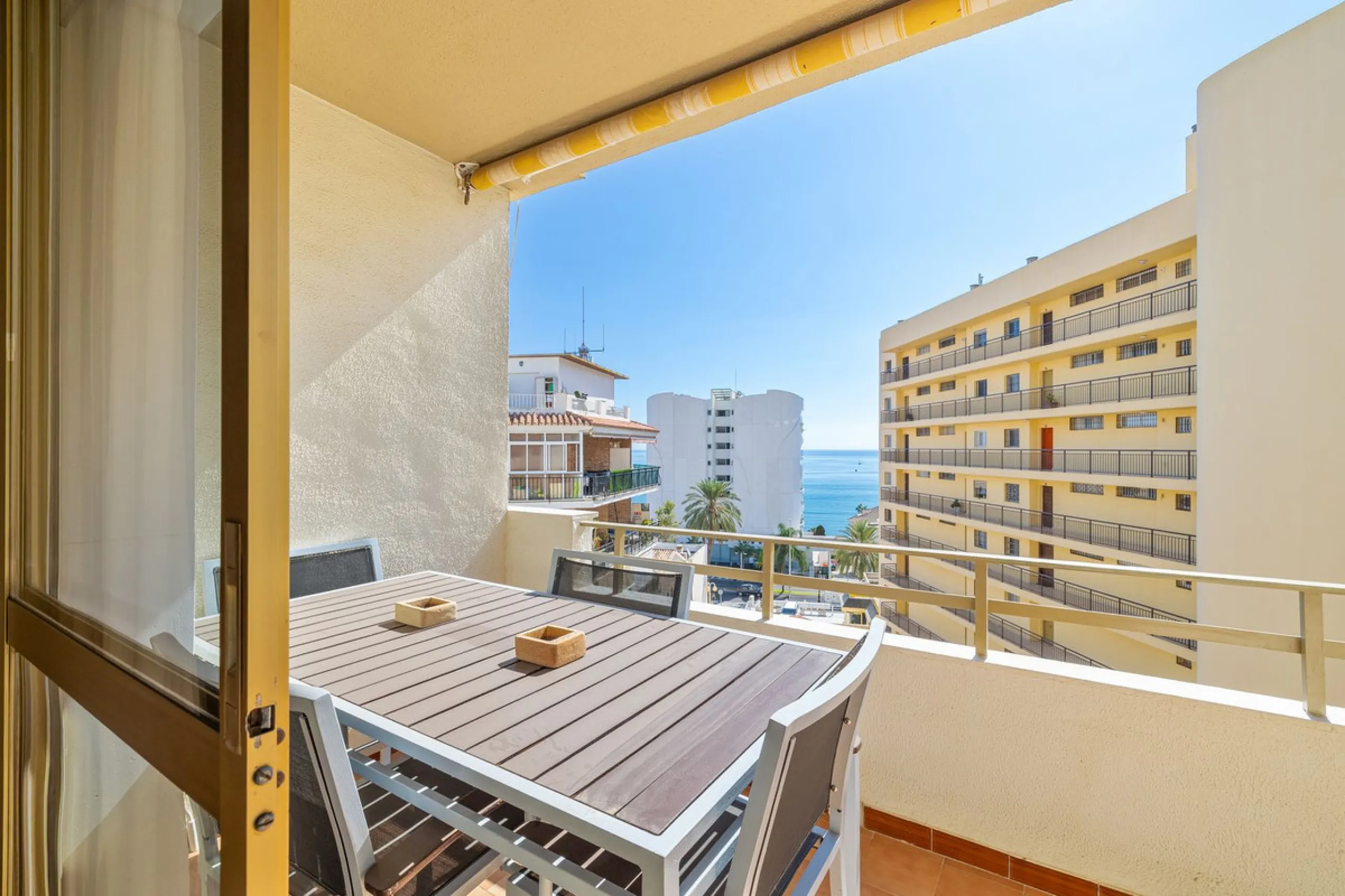 Discover your new home just a few steps from the sea! This spectacular flat for sale, with a surface area of 207 m², offers everything you need to enjoy a comfortable and relaxing life. Located in a privileged area, close to all services, this property ha