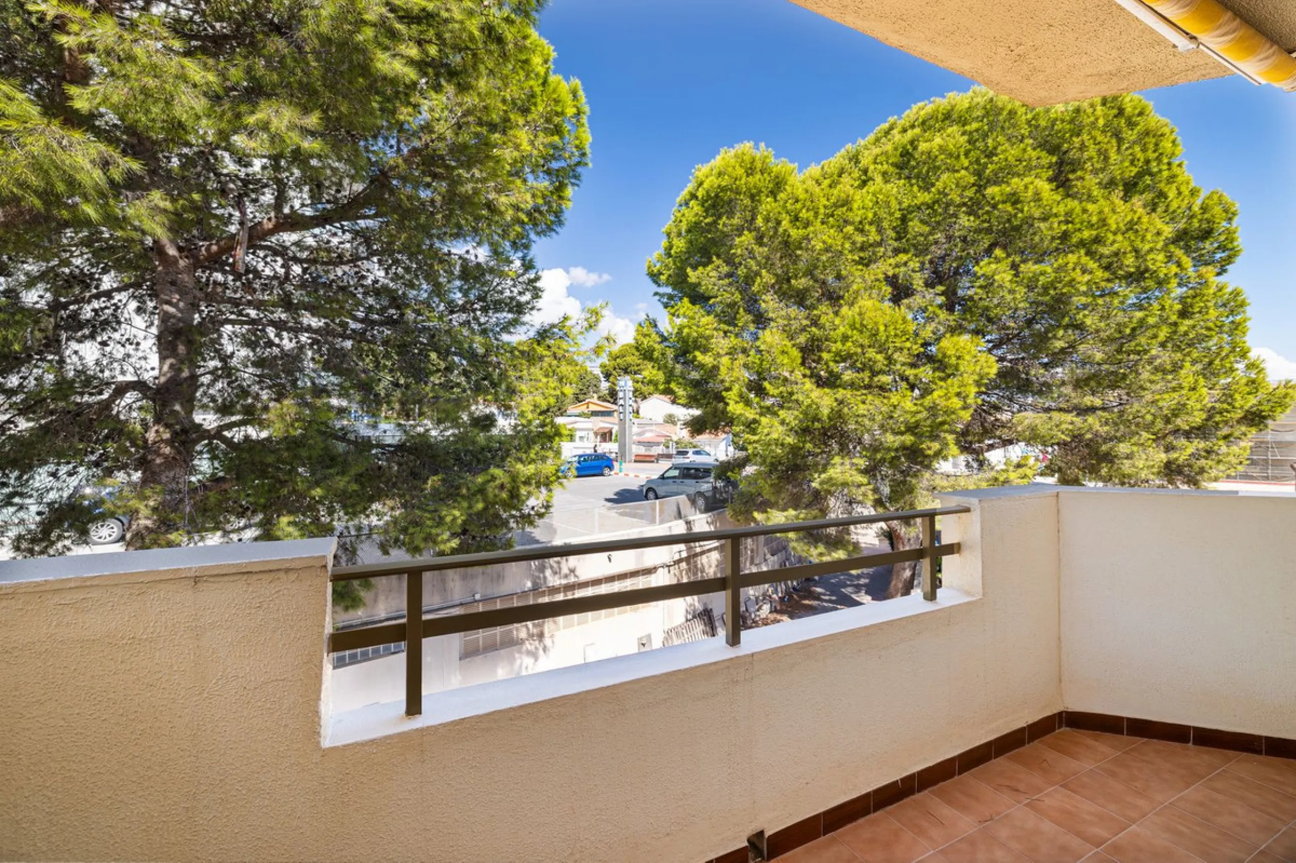 Discover your new home just a few steps from the sea! This spectacular flat for sale, with a surface area of 207 m², offers everything you need to enjoy a comfortable and relaxing life. Located in a privileged area, close to all services, this property ha