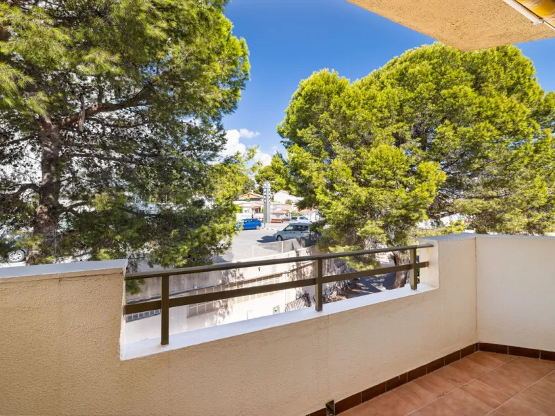 Discover your new home just a few steps from the sea! This spectacular flat for sale, with a surface area of 207 m², offers everything you need to enjoy a comfortable and relaxing life. Located in a privileged area, close to all services, this property ha