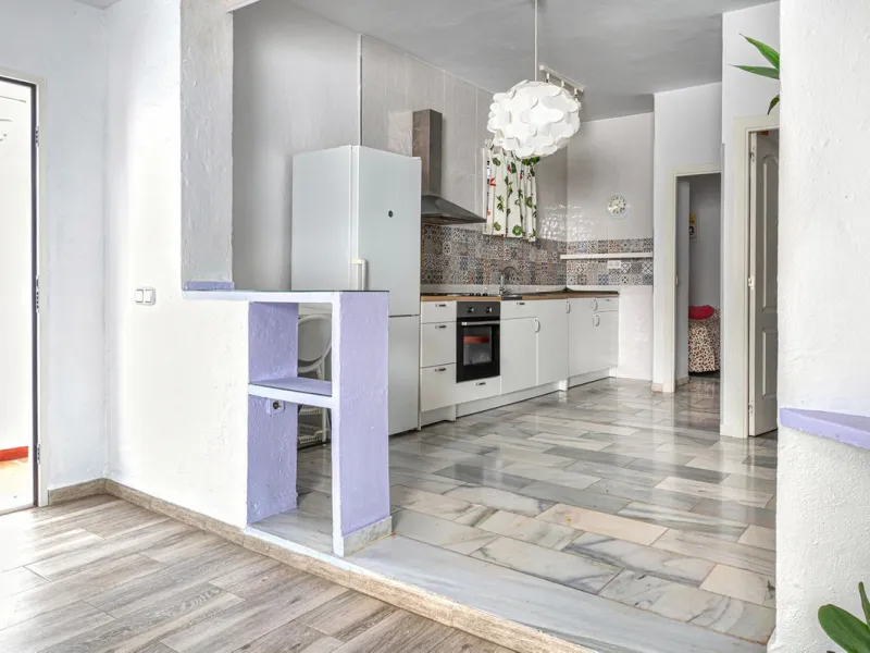 Pueblo Evita is an Andalusian-style complex situated a 5-minute walk from Benalmádena beach. It features beautiful swimming pools, its own restaurants and excellent transport links. Pueblo Evita is adjacent to a tennis and padel club. It is 2 km from the 