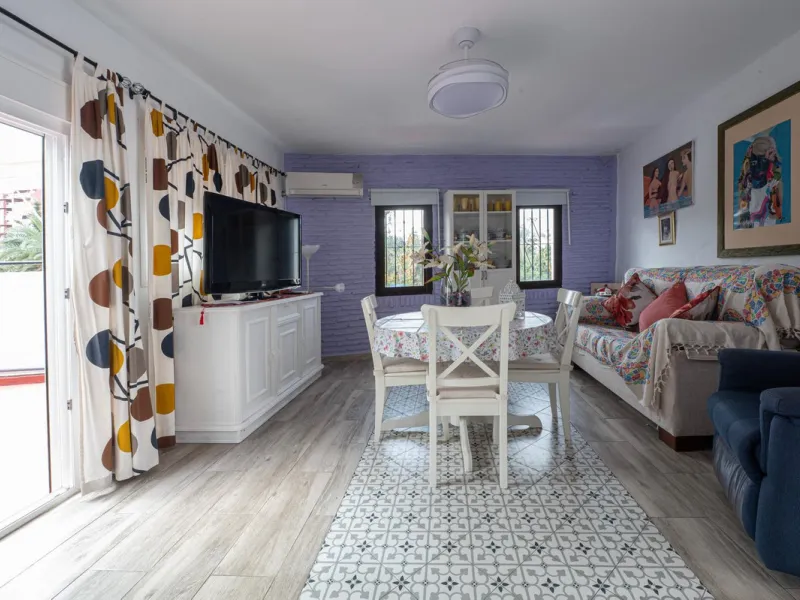 Pueblo Evita is an Andalusian-style complex situated a 5-minute walk from Benalmádena beach. It features beautiful swimming pools, its own restaurants and excellent transport links. Pueblo Evita is adjacent to a tennis and padel club. It is 2 km from the 
