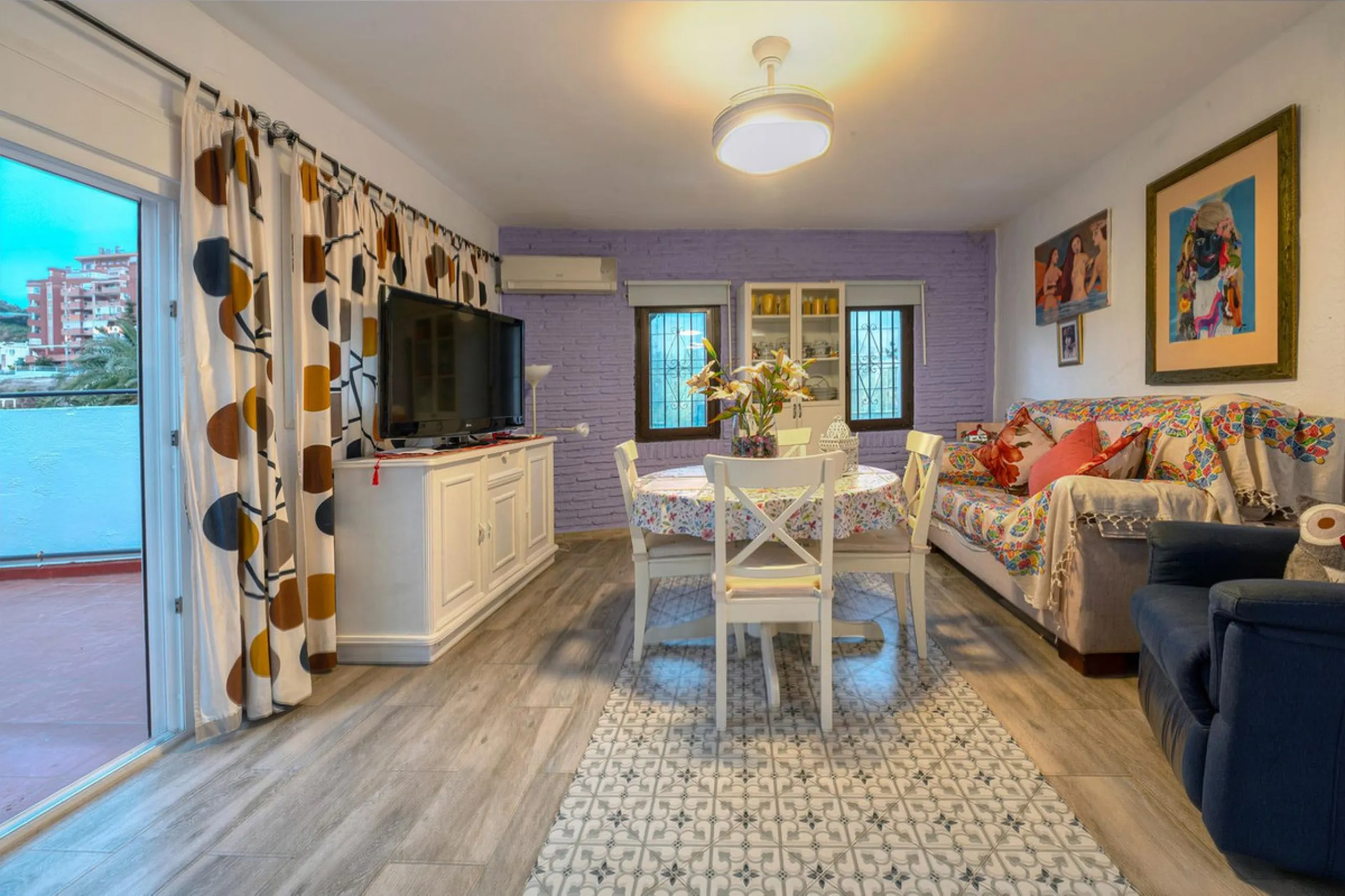 Pueblo Evita is an Andalusian-style complex situated a 5-minute walk from Benalmádena beach. It features beautiful swimming pools, its own restaurants and excellent transport links. Pueblo Evita is adjacent to a tennis and padel club. It is 2 km from the 