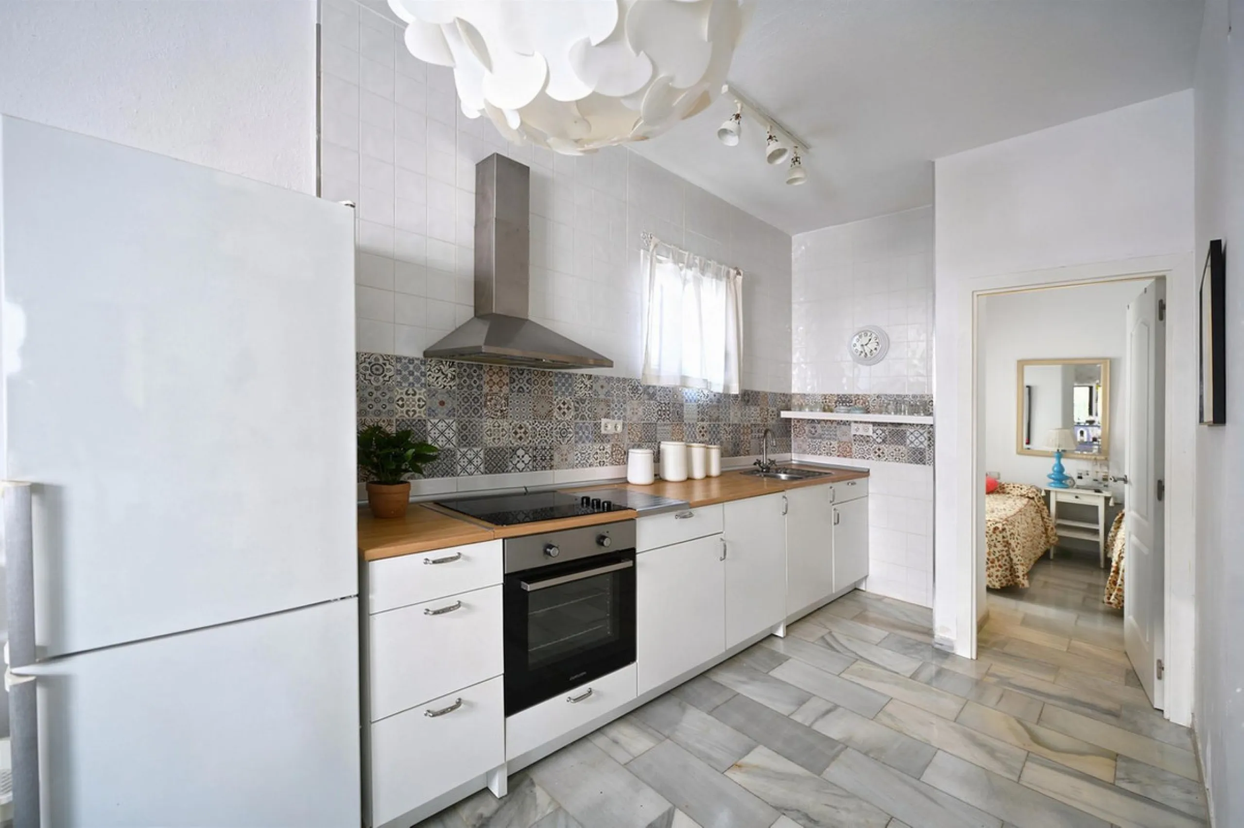 Pueblo Evita is an Andalusian-style complex situated a 5-minute walk from Benalmádena beach. It features beautiful swimming pools, its own restaurants and excellent transport links. Pueblo Evita is adjacent to a tennis and padel club. It is 2 km from the 