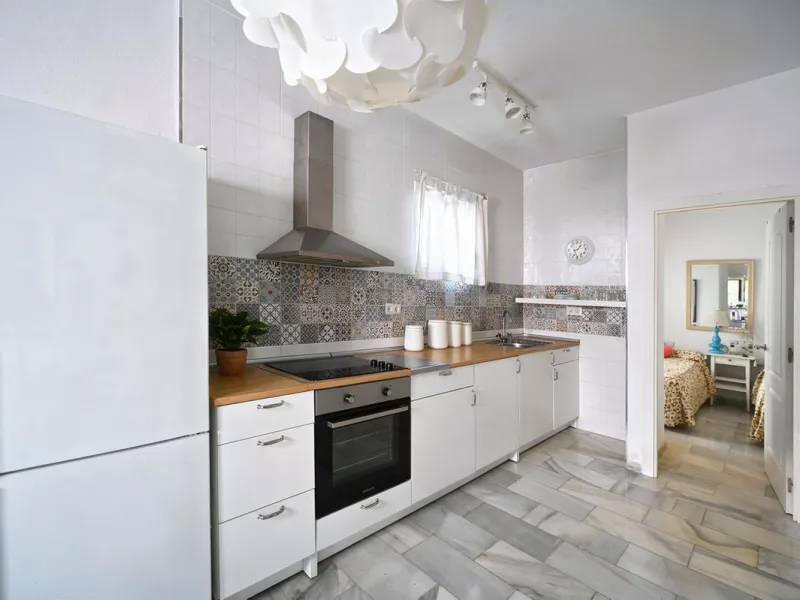 Pueblo Evita is an Andalusian-style complex situated a 5-minute walk from Benalmádena beach. It features beautiful swimming pools, its own restaurants and excellent transport links. Pueblo Evita is adjacent to a tennis and padel club. It is 2 km from the 