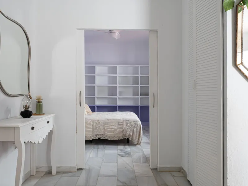 Pueblo Evita is an Andalusian-style complex situated a 5-minute walk from Benalmádena beach. It features beautiful swimming pools, its own restaurants and excellent transport links. Pueblo Evita is adjacent to a tennis and padel club. It is 2 km from the 