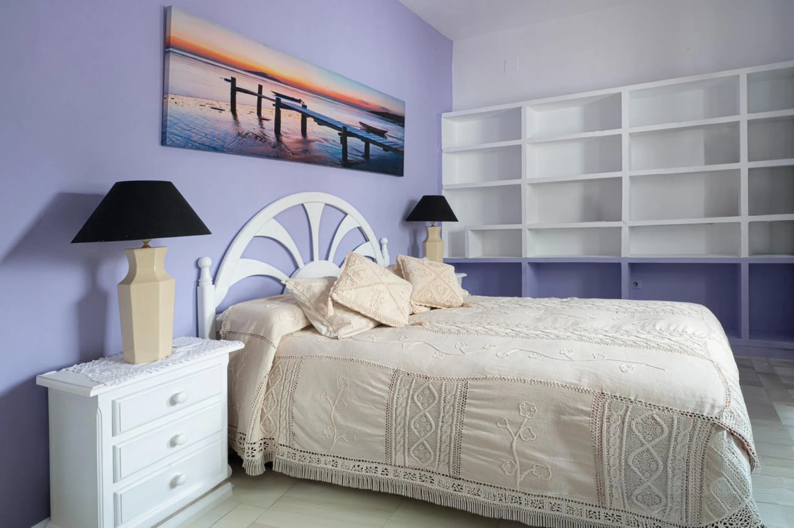 Pueblo Evita is an Andalusian-style complex situated a 5-minute walk from Benalmádena beach. It features beautiful swimming pools, its own restaurants and excellent transport links. Pueblo Evita is adjacent to a tennis and padel club. It is 2 km from the 
