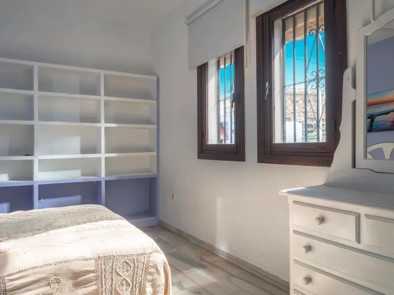 Pueblo Evita is an Andalusian-style complex situated a 5-minute walk from Benalmádena beach. It features beautiful swimming pools, its own restaurants and excellent transport links. Pueblo Evita is adjacent to a tennis and padel club. It is 2 km from the 