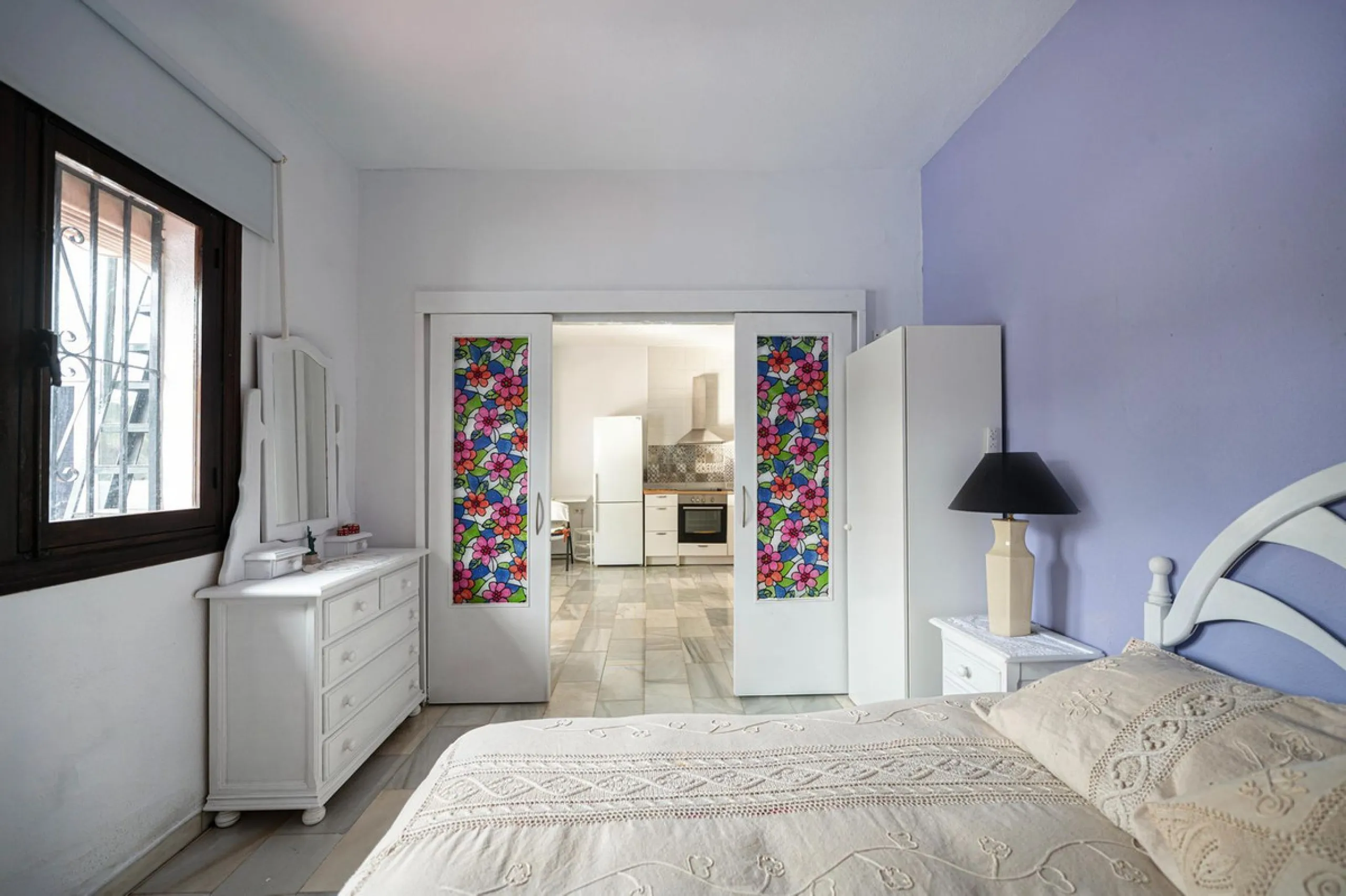 Pueblo Evita is an Andalusian-style complex situated a 5-minute walk from Benalmádena beach. It features beautiful swimming pools, its own restaurants and excellent transport links. Pueblo Evita is adjacent to a tennis and padel club. It is 2 km from the 
