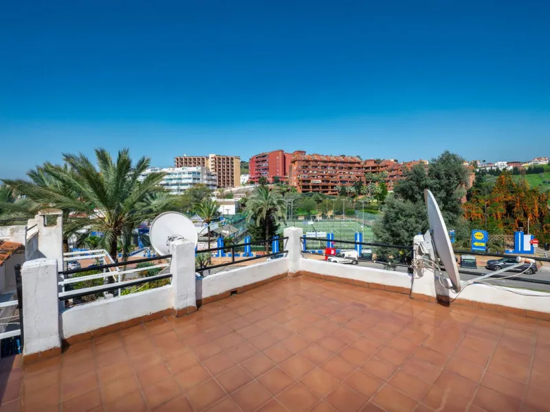 Pueblo Evita is an Andalusian-style complex situated a 5-minute walk from Benalmádena beach. It features beautiful swimming pools, its own restaurants and excellent transport links. Pueblo Evita is adjacent to a tennis and padel club. It is 2 km from the 