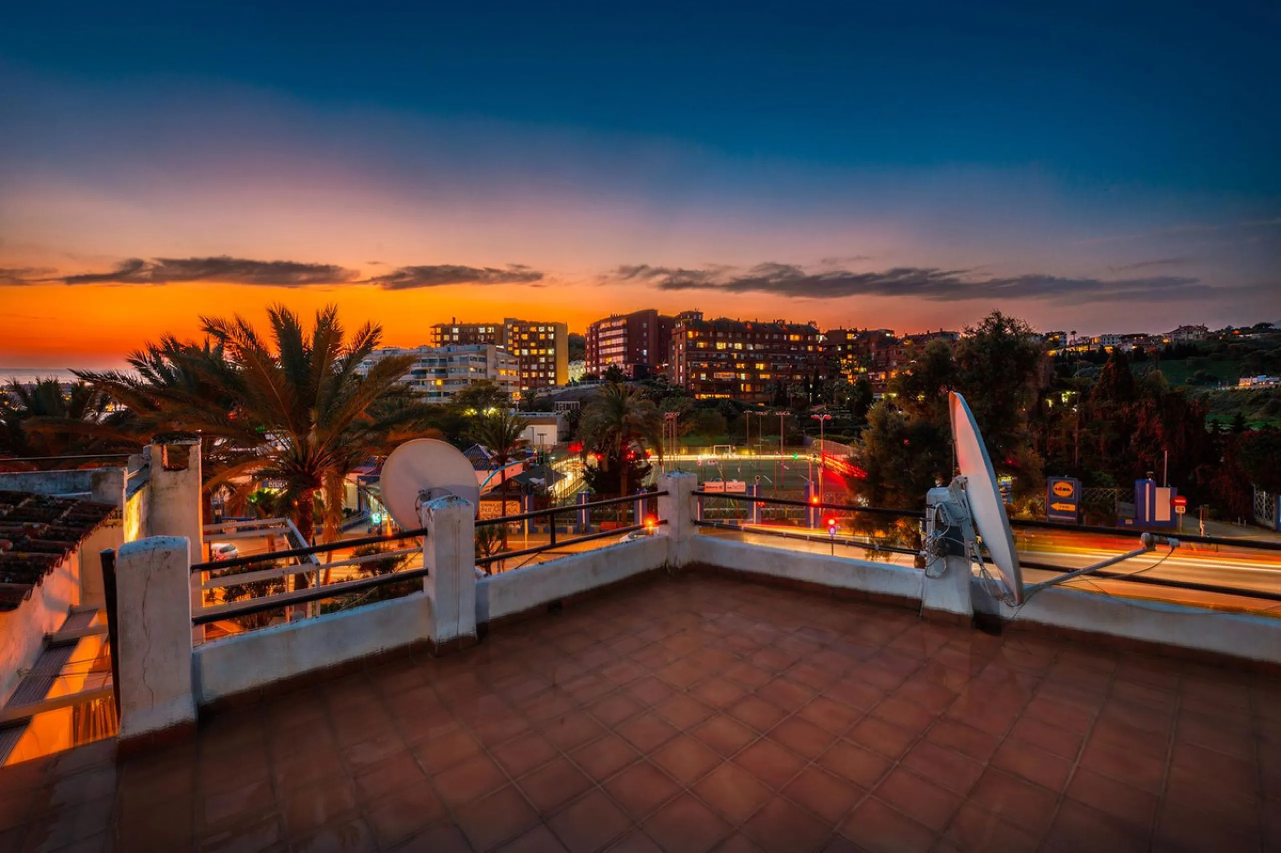 Pueblo Evita is an Andalusian-style complex situated a 5-minute walk from Benalmádena beach. It features beautiful swimming pools, its own restaurants and excellent transport links. Pueblo Evita is adjacent to a tennis and padel club. It is 2 km from the 