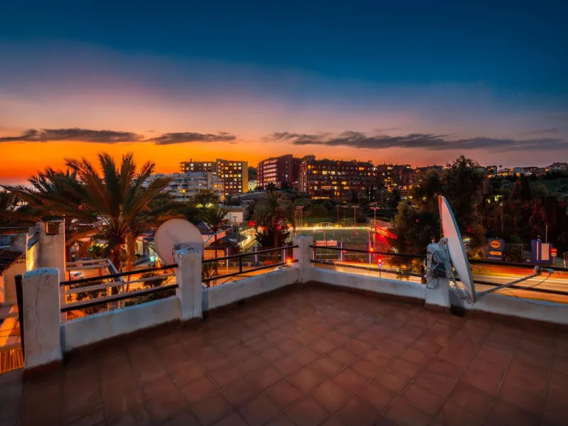 Pueblo Evita is an Andalusian-style complex situated a 5-minute walk from Benalmádena beach. It features beautiful swimming pools, its own restaurants and excellent transport links. Pueblo Evita is adjacent to a tennis and padel club. It is 2 km from the 