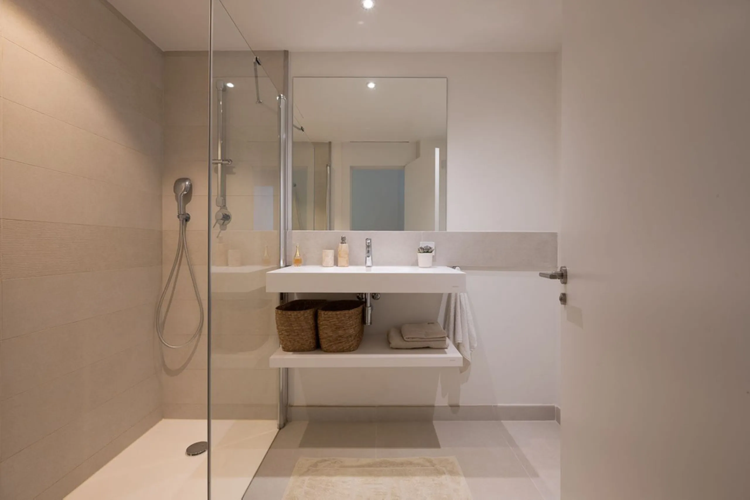 APARTMENT WITH TOURIST LICENSE.