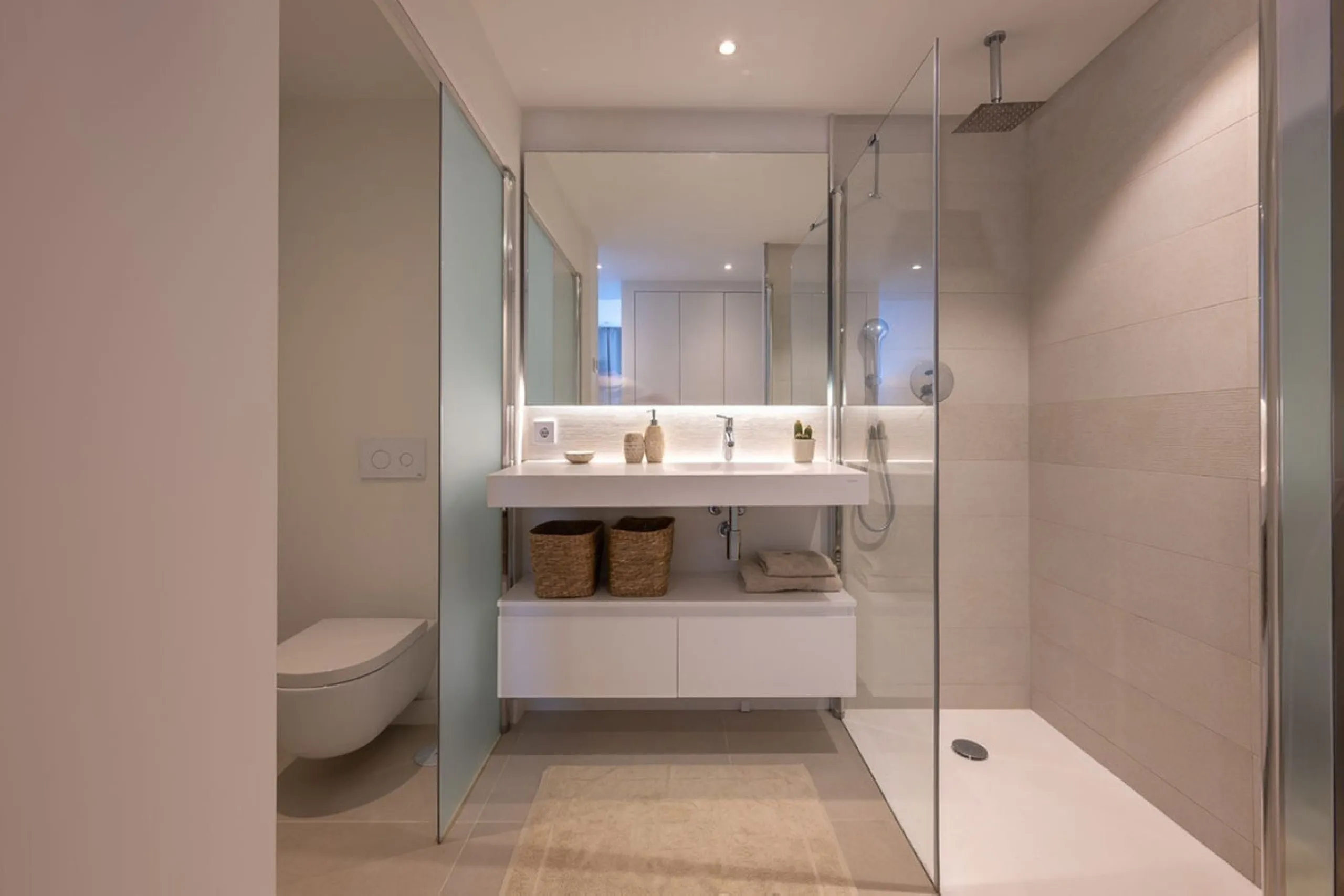 APARTMENT WITH TOURIST LICENSE.