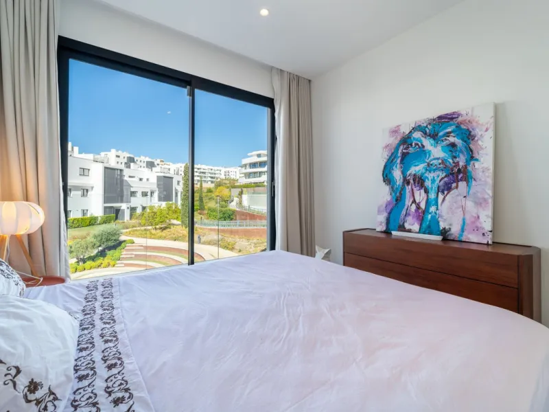 Elegant east facing apartment in Higuerón West, with 2 bedrooms, 2 bathrooms, spacious living-dining room, open plan kitchen fully furnished and equipped with electricial appliances from Bosch, laundry area with washing machine/dryer, cosy terrace of 18m2