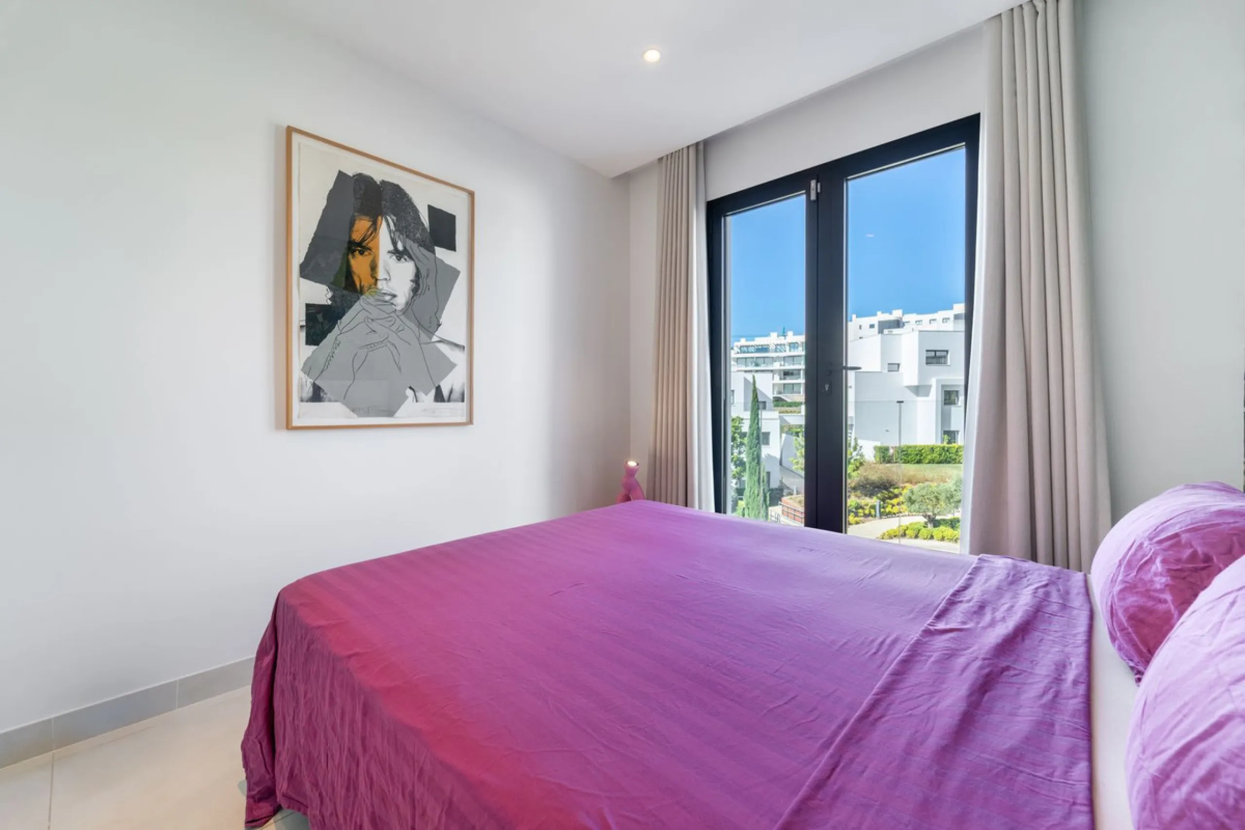 Elegant east facing apartment in Higuerón West, with 2 bedrooms, 2 bathrooms, spacious living-dining room, open plan kitchen fully furnished and equipped with electricial appliances from Bosch, laundry area with washing machine/dryer, cosy terrace of 18m2