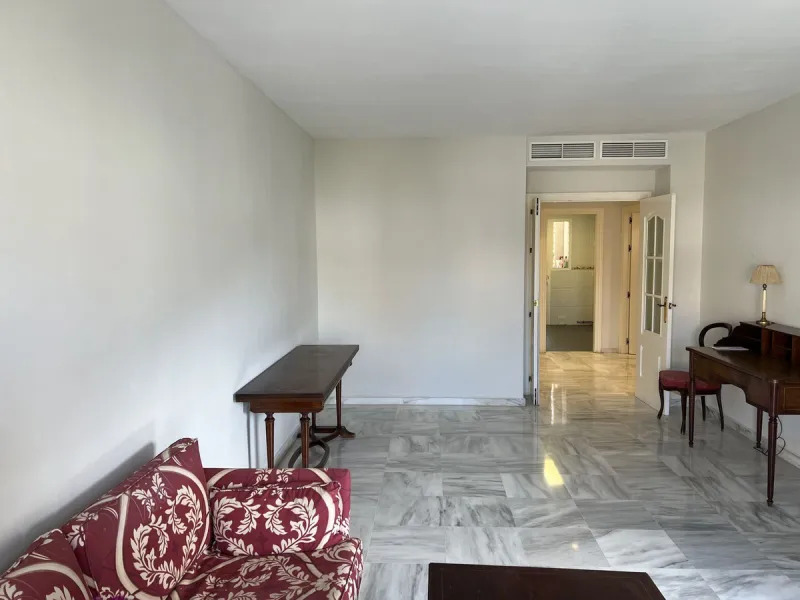 Apartment - Middle Floor Apartment в продаже в Málaga, Málaga. В доме 2 спален и 2 ванных комнат. Площадь дома 123 м²