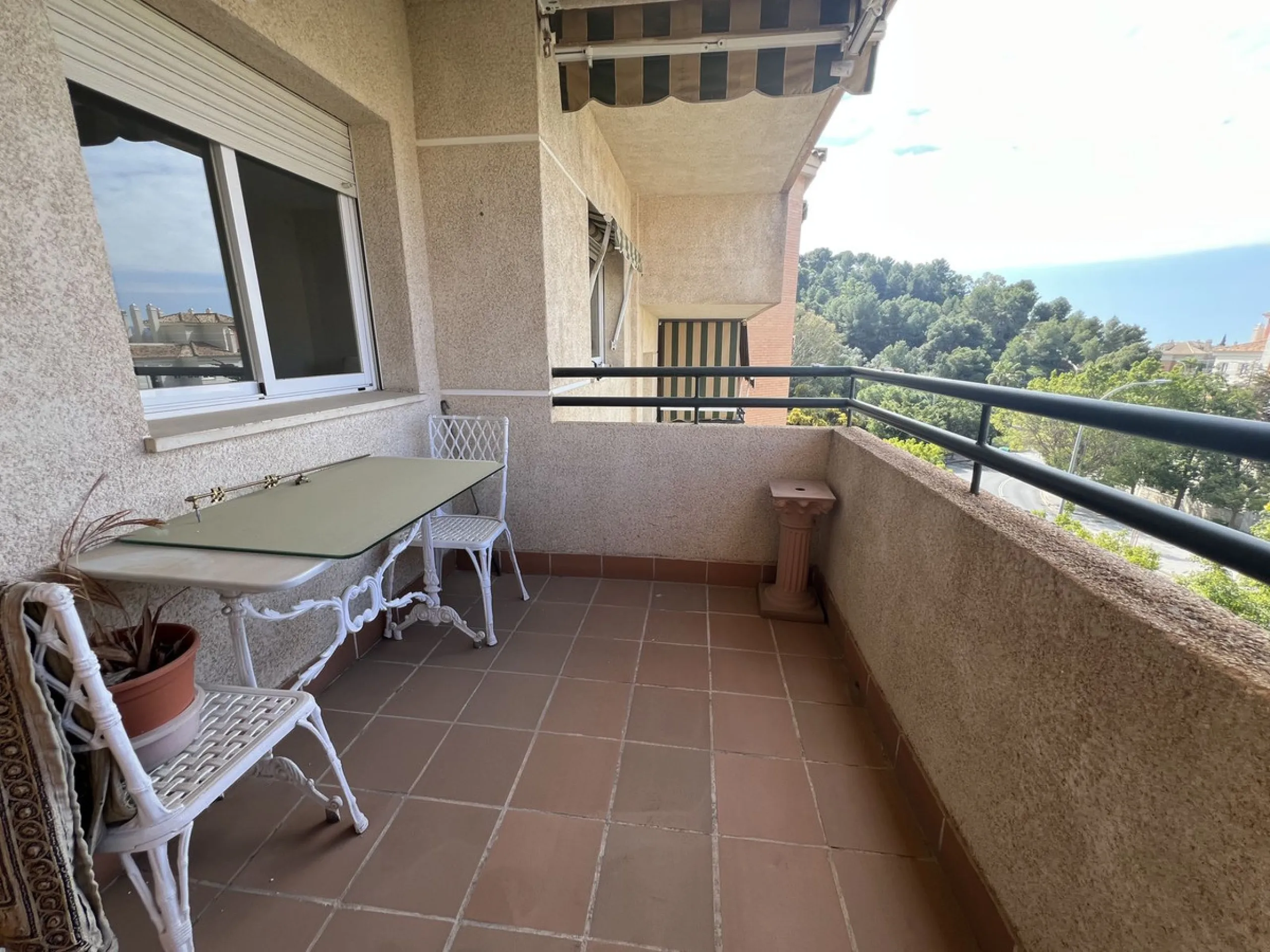 Apartment - Middle Floor Apartment в продаже в Málaga, Málaga. В доме 2 спален и 2 ванных комнат. Площадь дома 123 м²
