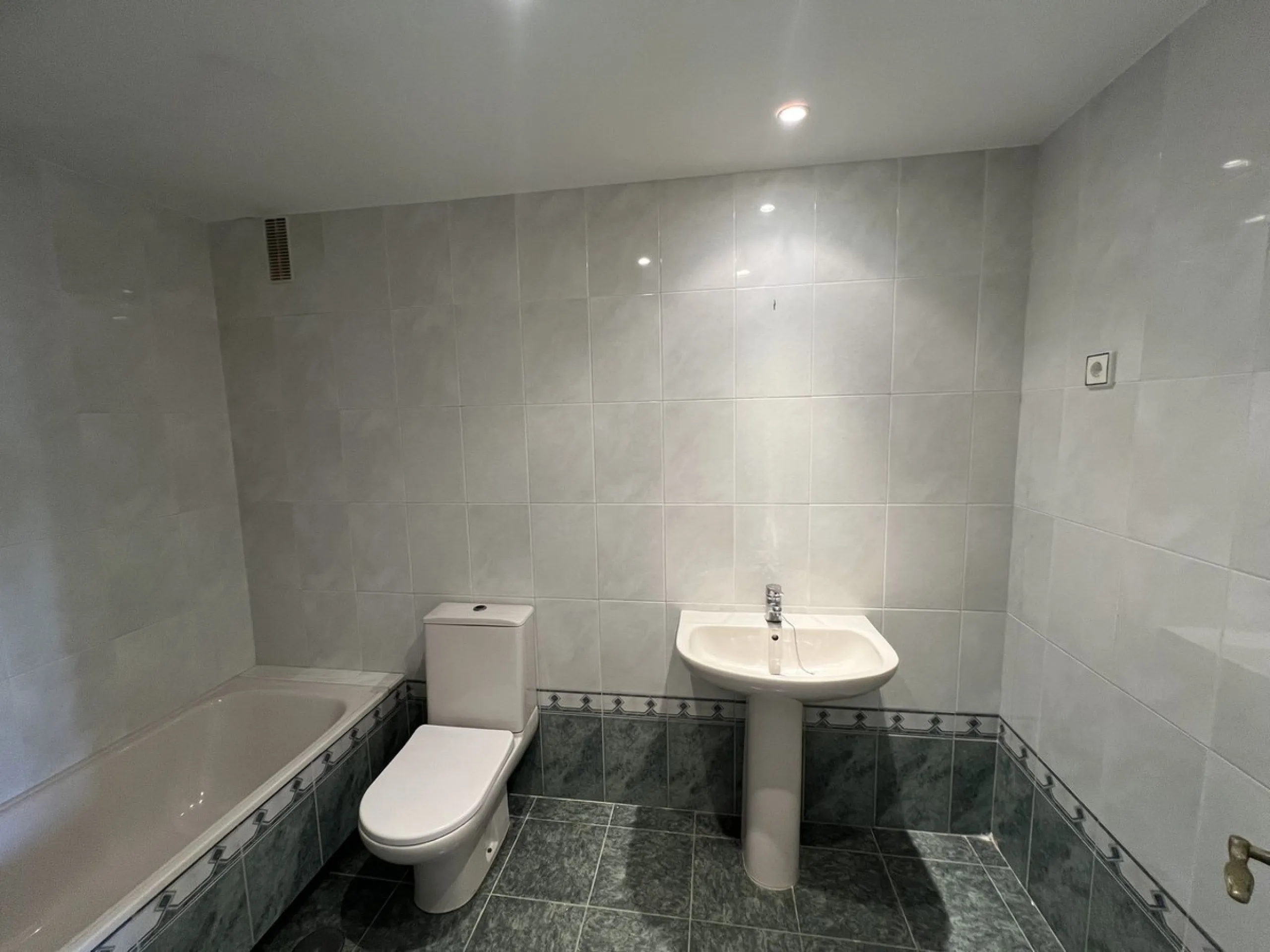 Apartment - Middle Floor Apartment в продаже в Málaga, Málaga. В доме 2 спален и 2 ванных комнат. Площадь дома 123 м²