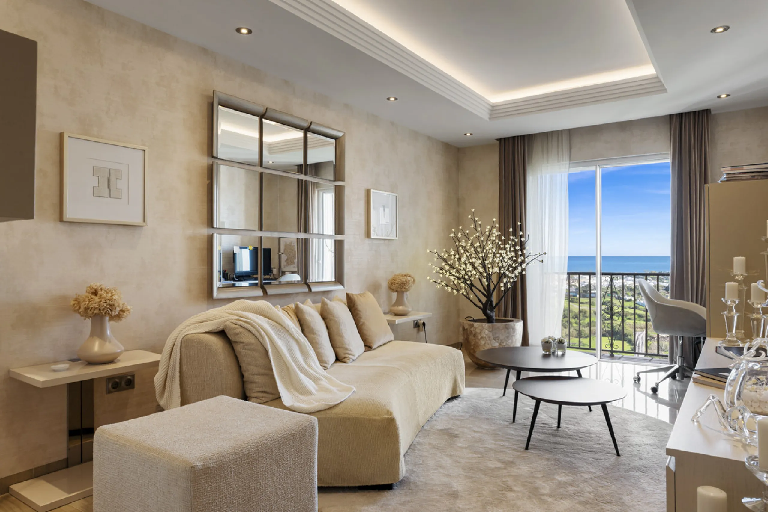 Located in the exclusive and tranquil gated community of Los Almendros, this outstanding south-facing duplex penthouse offers breathtaking panoramic views over the Mediterranean Sea and surrounding mountains. Just a short drive from San Pedro de Alcántara