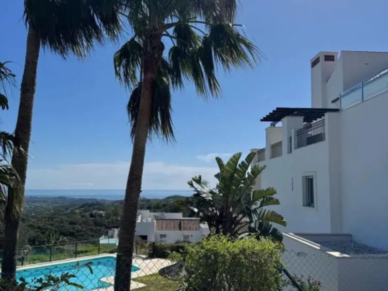 Stunning corner first-floor apartment with superb sea and mountain views, located in the protected area of La Mairena (UNESCO Biosphere Reserve) on the hills above Elviria.