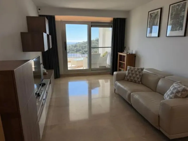 Stunning corner first-floor apartment with superb sea and mountain views, located in the protected area of La Mairena (UNESCO Biosphere Reserve) on the hills above Elviria.