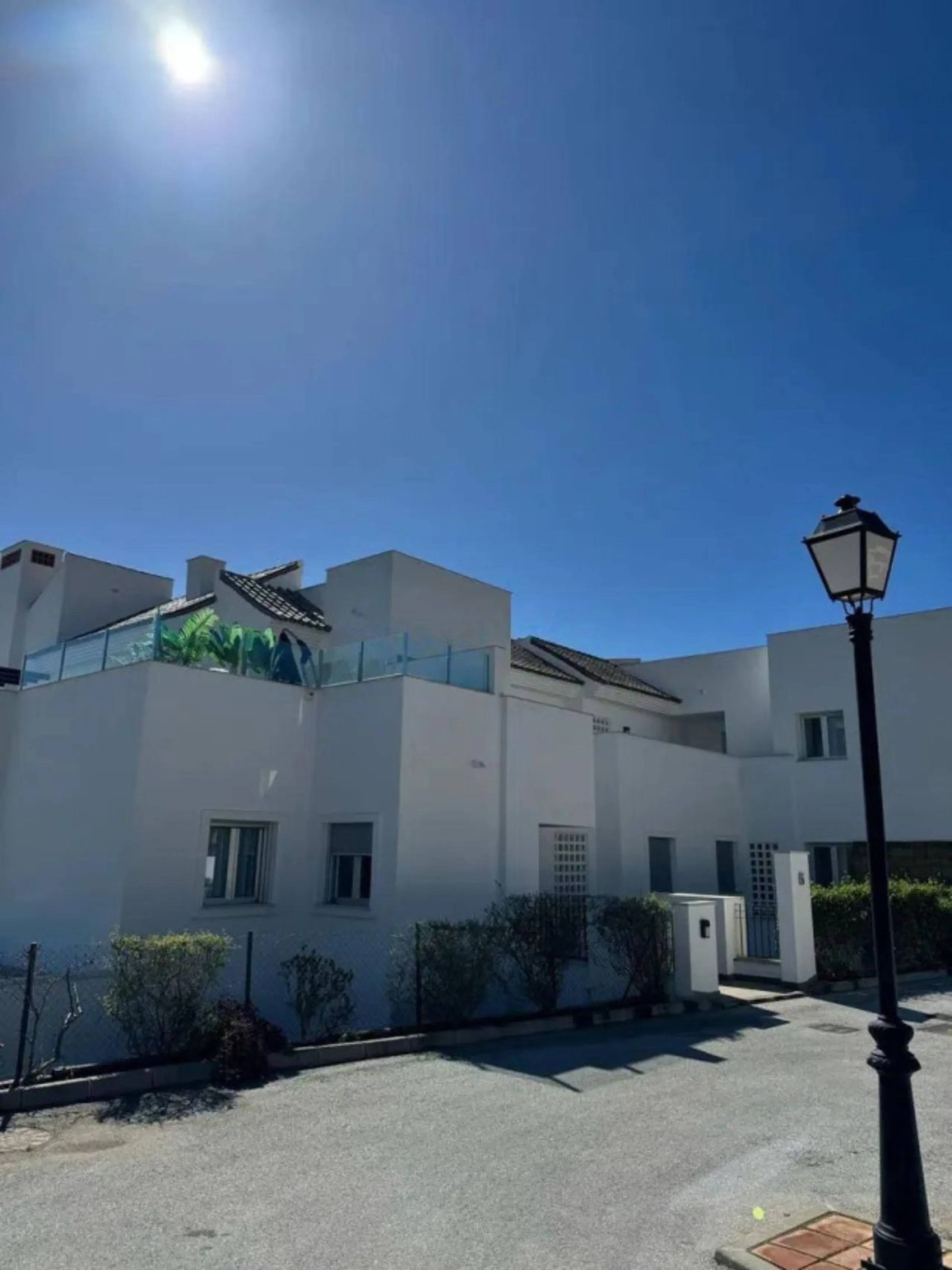 Stunning corner first-floor apartment with superb sea and mountain views, located in the protected area of La Mairena (UNESCO Biosphere Reserve) on the hills above Elviria.
