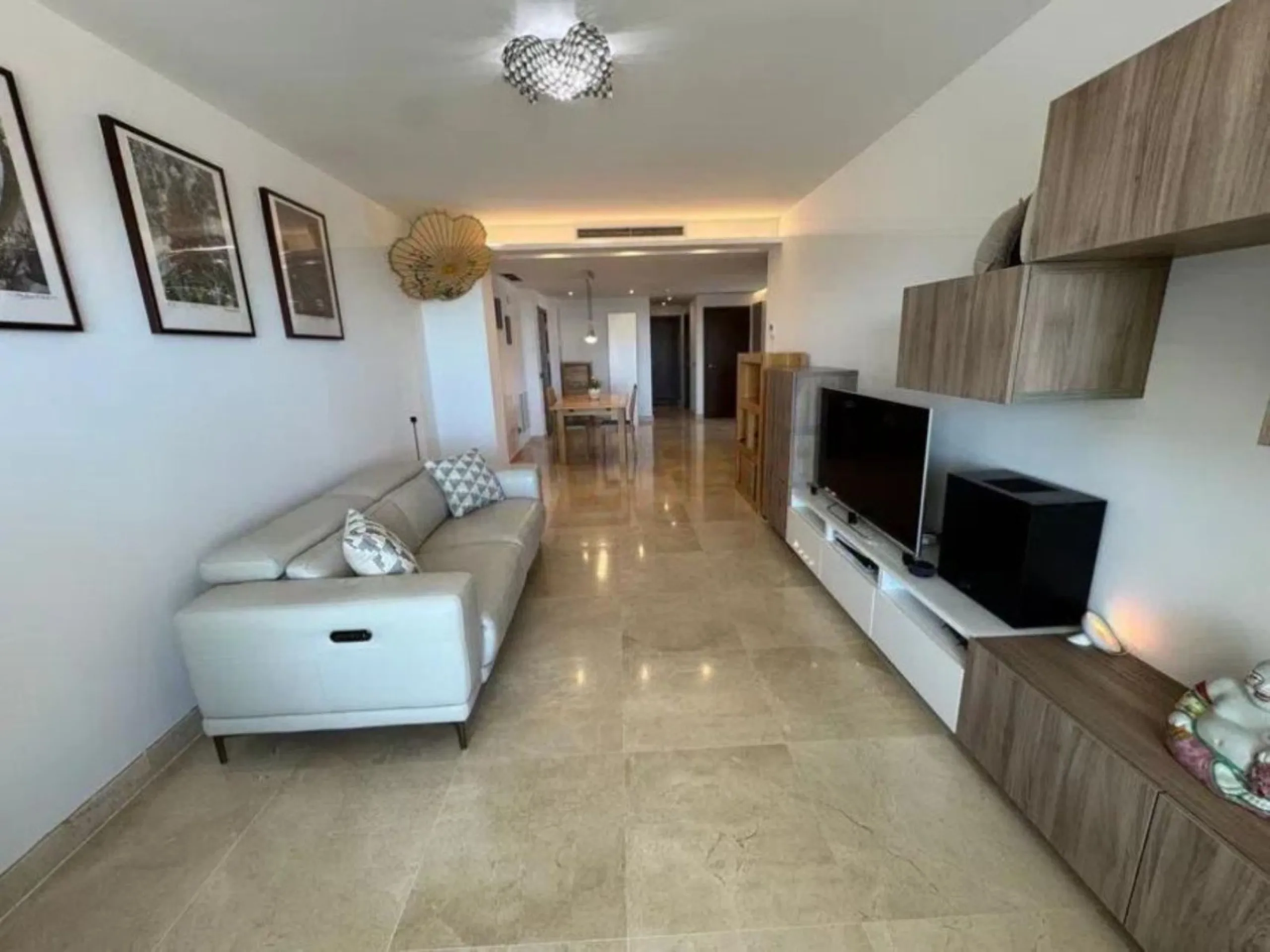 Stunning corner first-floor apartment with superb sea and mountain views, located in the protected area of La Mairena (UNESCO Biosphere Reserve) on the hills above Elviria.