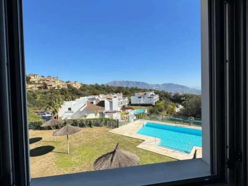 Stunning corner first-floor apartment with superb sea and mountain views, located in the protected area of La Mairena (UNESCO Biosphere Reserve) on the hills above Elviria.
