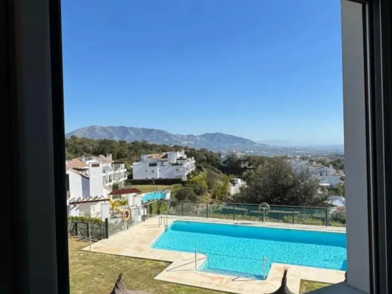 Stunning corner first-floor apartment with superb sea and mountain views, located in the protected area of La Mairena (UNESCO Biosphere Reserve) on the hills above Elviria.
