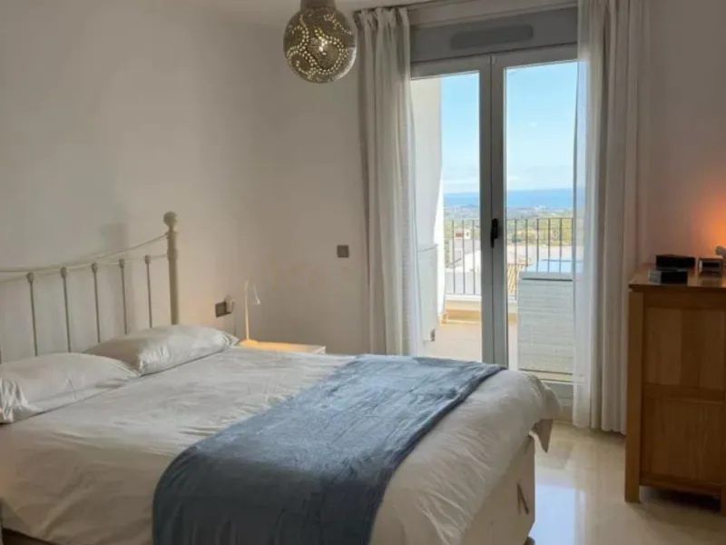 Stunning corner first-floor apartment with superb sea and mountain views, located in the protected area of La Mairena (UNESCO Biosphere Reserve) on the hills above Elviria.