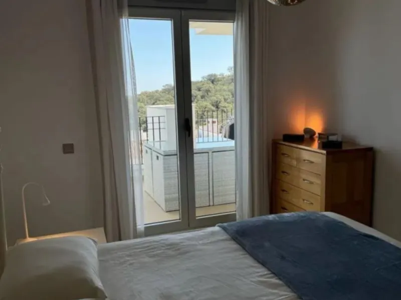 Stunning corner first-floor apartment with superb sea and mountain views, located in the protected area of La Mairena (UNESCO Biosphere Reserve) on the hills above Elviria.