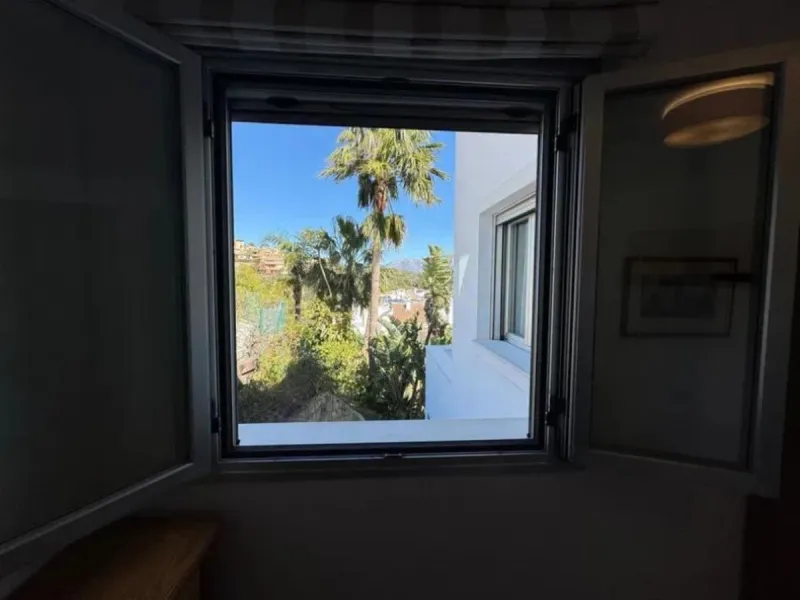 Stunning corner first-floor apartment with superb sea and mountain views, located in the protected area of La Mairena (UNESCO Biosphere Reserve) on the hills above Elviria.